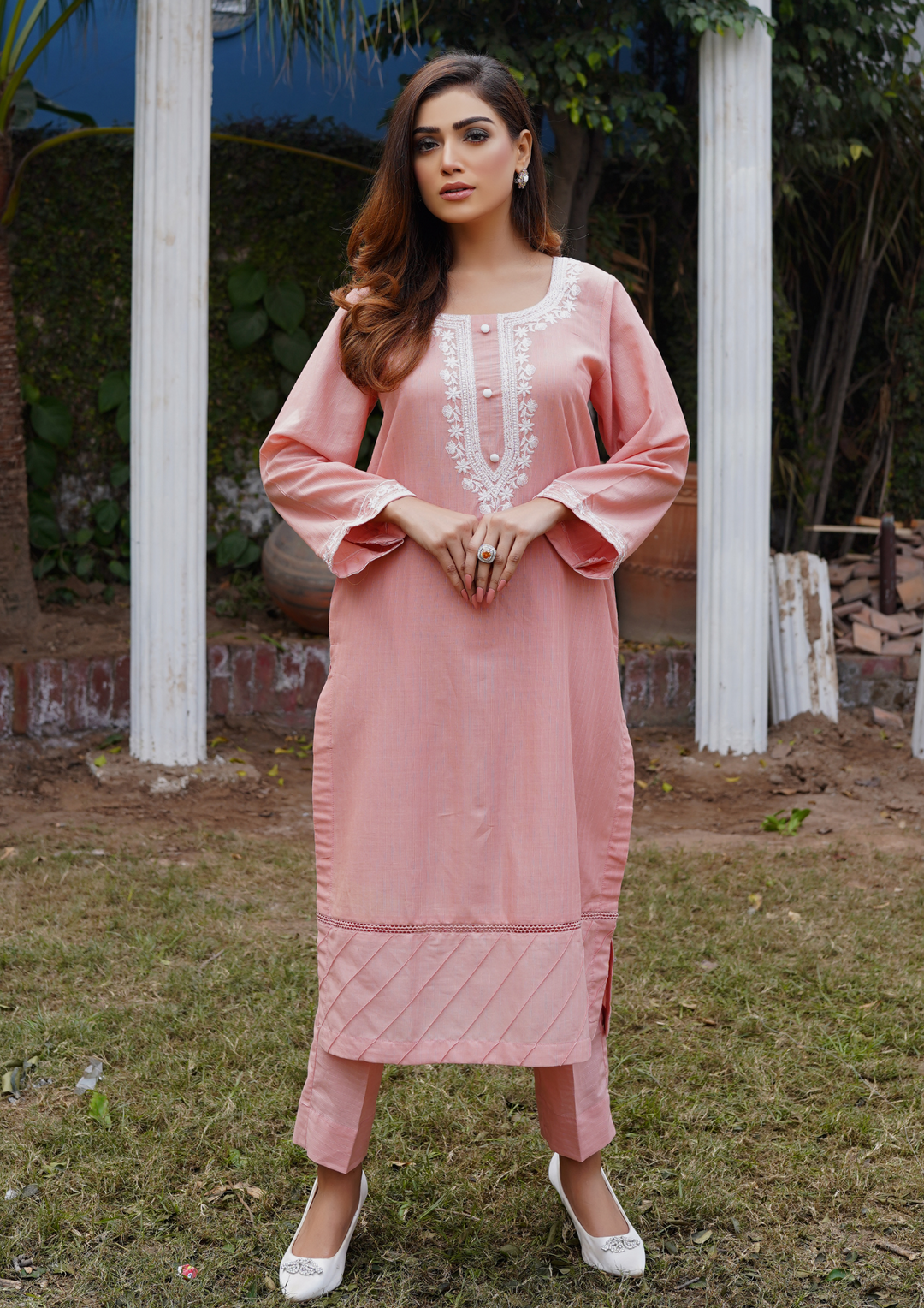 Embroidered Lawn 2Pc EMB-S24-0013