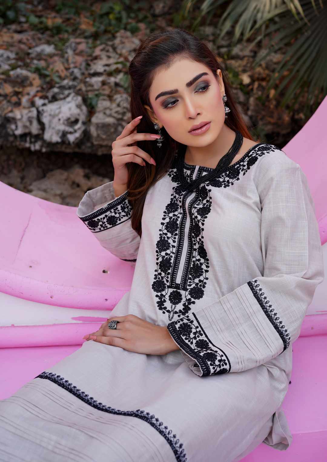 Embroidered Lawn 2Pc EMB-S24-0012
