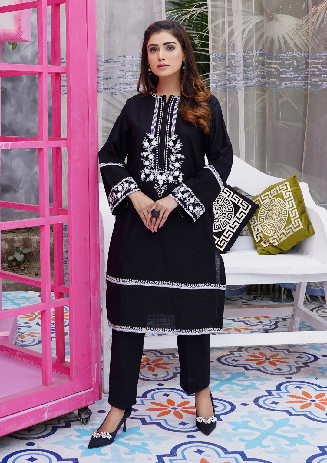 Embroidered Lawn 2Pc EMB-S24-0011