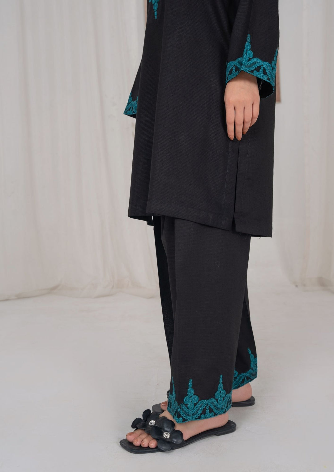 3Pc Black Embroidered Lawn with Chiffon Dupatta RIW-R26-0005