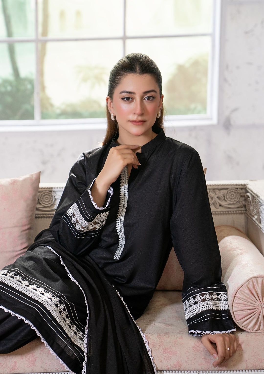 3Pc Lawn Black with Chiffon Dupatta MONO-M26-0007