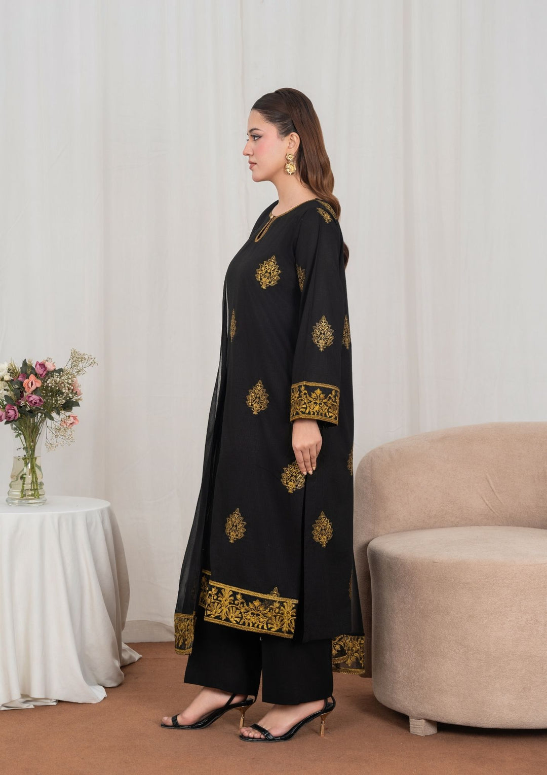 3Pc Tilla Embroidered Lawn with Embroidered Border Chiffon Dupatta Black JASHAN-J26-0031