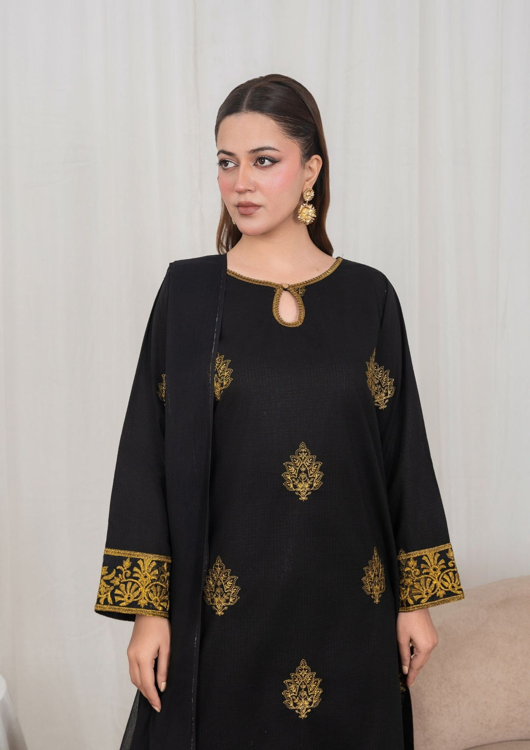 3Pc Tilla Embroidered Lawn with Embroidered Border Chiffon Dupatta Black JASHAN-J26-0031