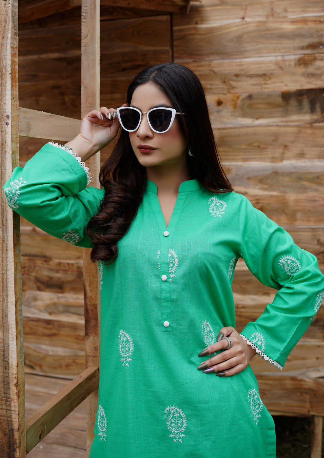 Embroidered Lawn 2Pc EMB-S24-0007