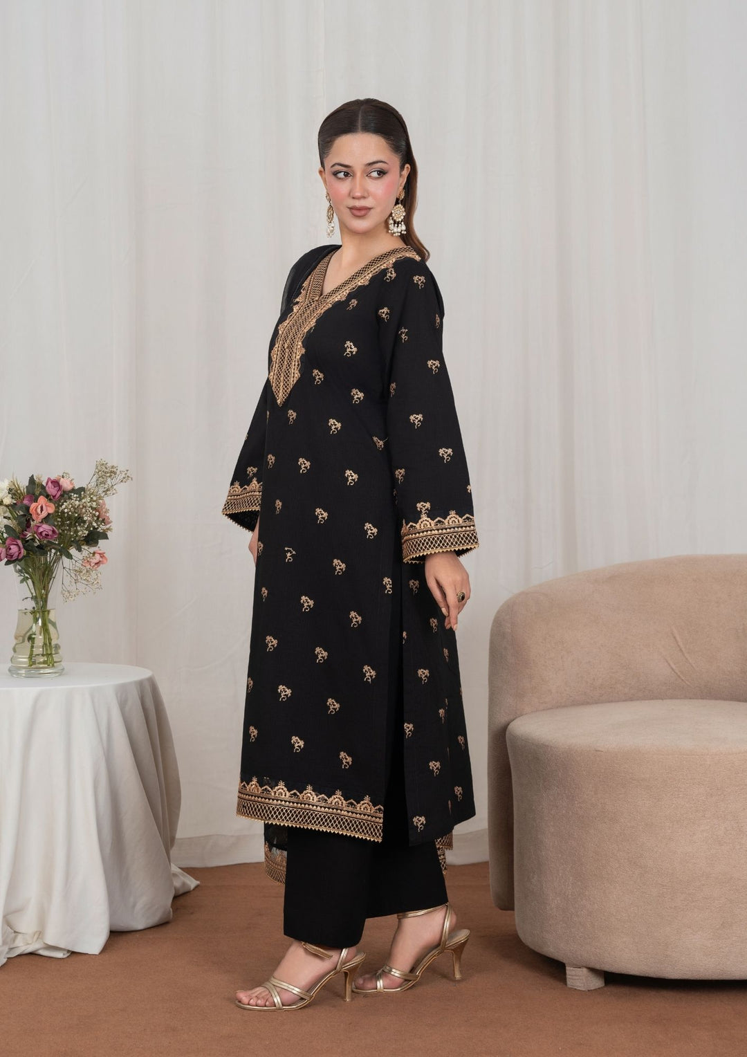 3Pc Tilla Embroidered Textured Lawn with Embroidered Border Chiffon Dupatta Black JASHAN-J26-0026