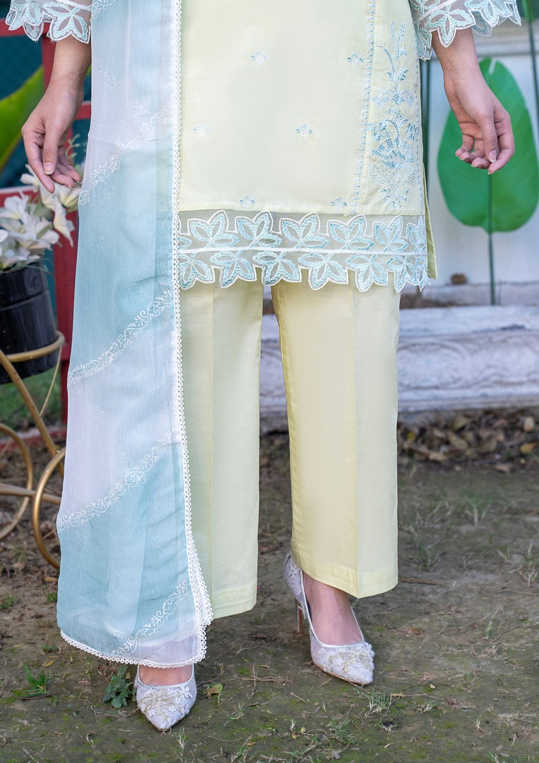 3Pc Embroidered Lawn with Tie&Dye Chiffon Dupatta SUM-M26-0005