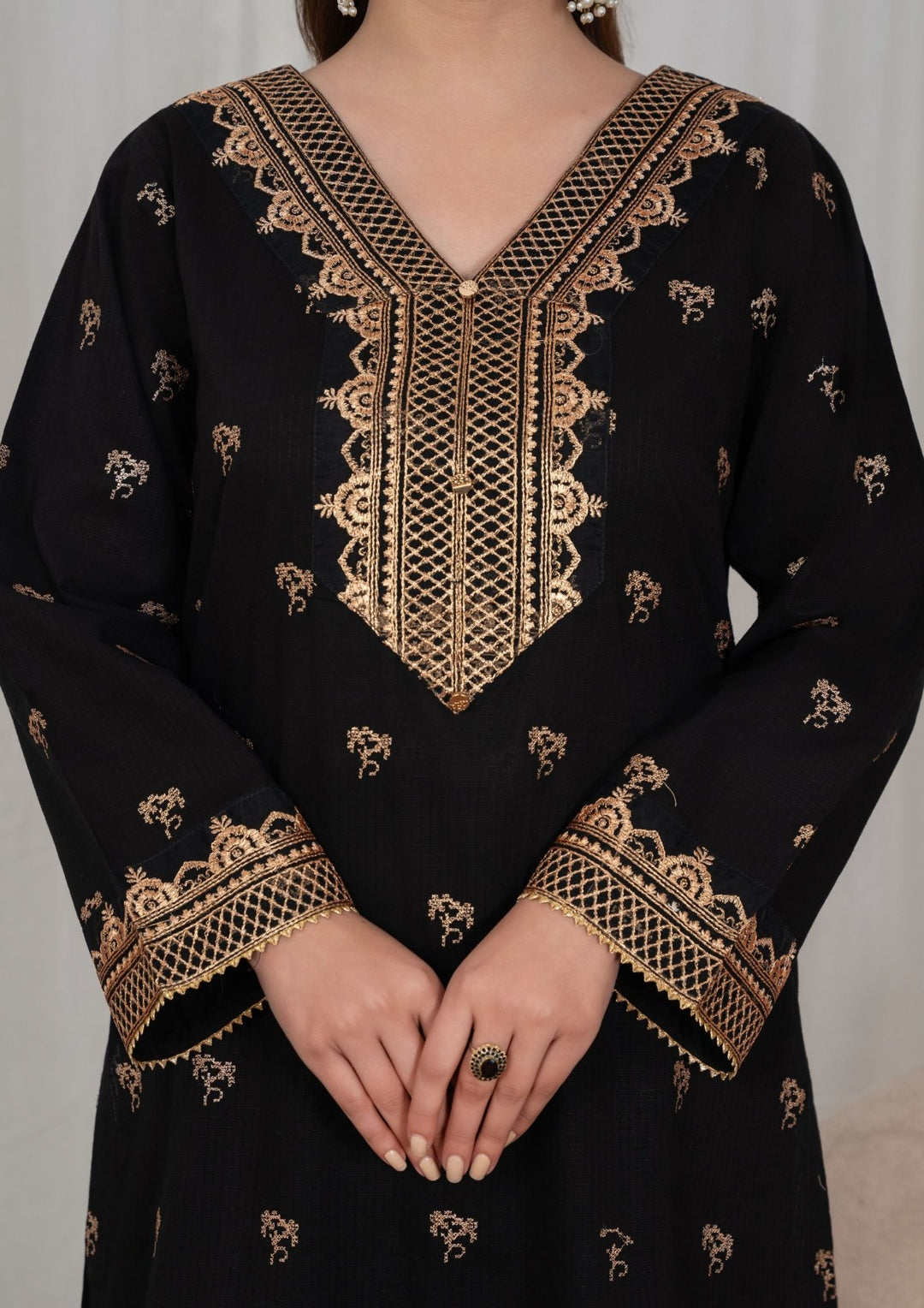 3Pc Tilla Embroidered Textured Lawn with Embroidered Border Chiffon Dupatta Black JASHAN-J26-0026