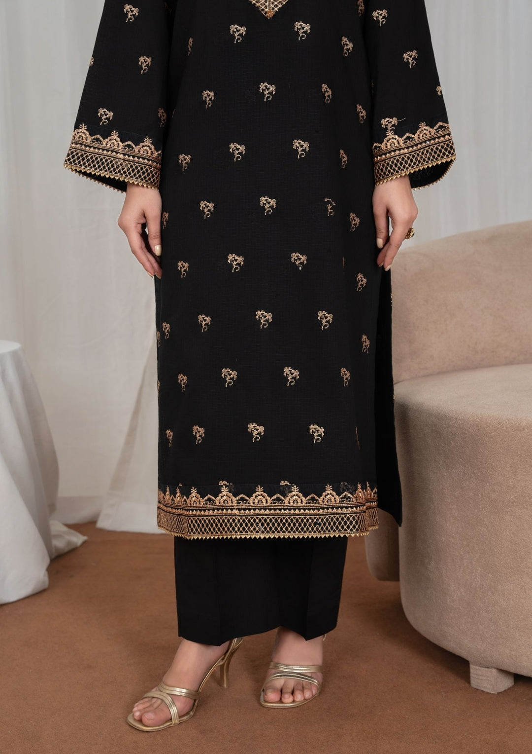 3Pc Tilla Embroidered Textured Lawn with Embroidered Border Chiffon Dupatta Black JASHAN-J26-0026