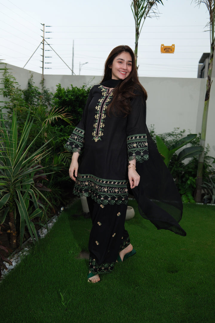3Pc Black Embroidered Lawn with Chiffon Dupatta RIW-R26-0001
