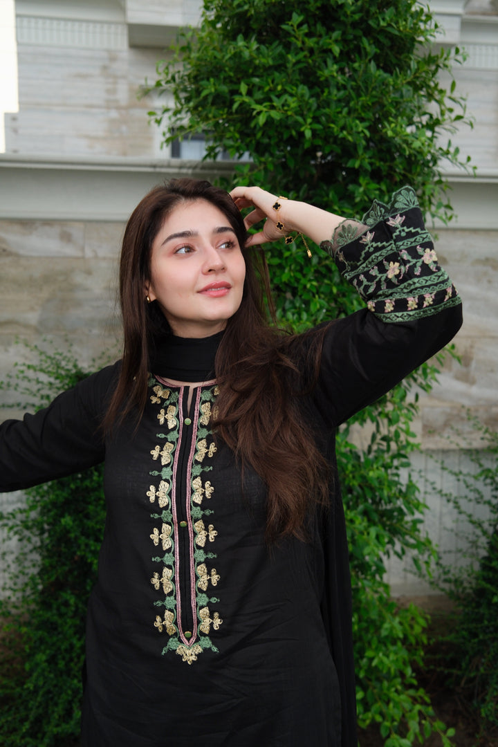 3Pc Black Embroidered Lawn with Chiffon Dupatta RIW-R26-0001